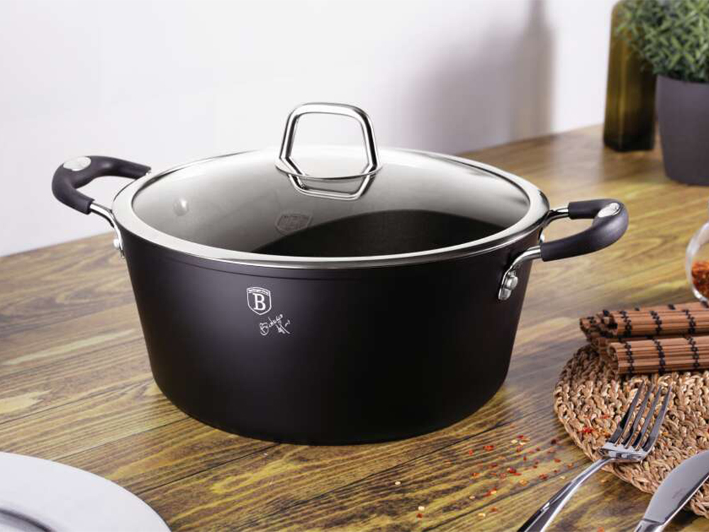 BH6124 Black Pro Casserole - тенджера с капак 28см
